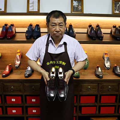 Leather shoes customization process Leather shoes customization process